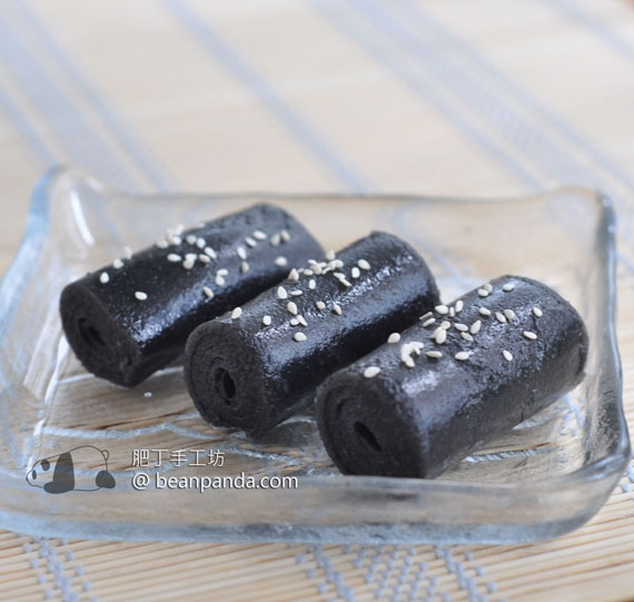 Black Sesame Rolls